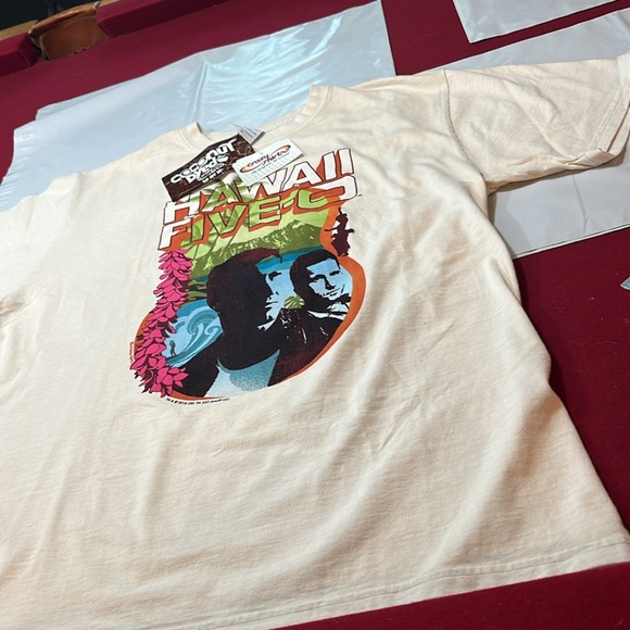 NEW M Crazy Shirts Hawaii Five-O OFF WHITE T Shirt COCONUT DYED UPF 50+ men’s M - Picture 4 of 16